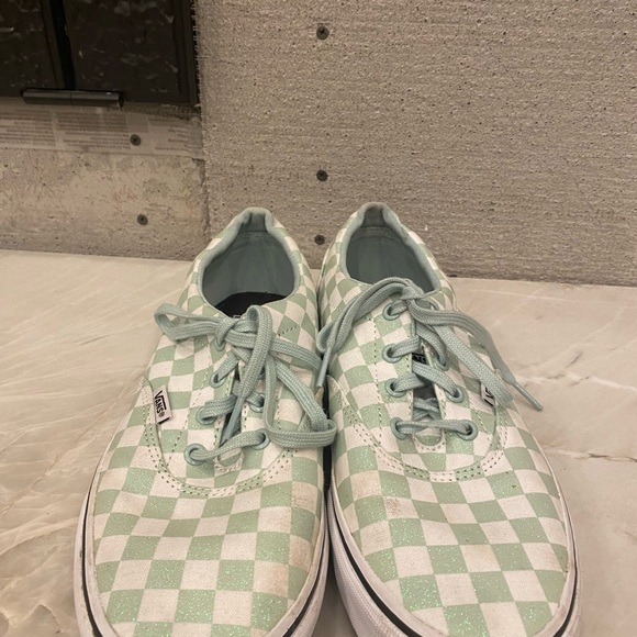 Green and white size 10 women’s sneakers - Picture 3 of 7